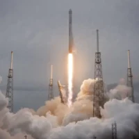 how does SpaceX make money